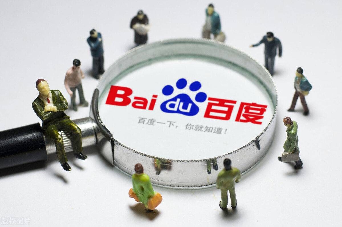 老人被咬后手提条眼镜蛇进急诊